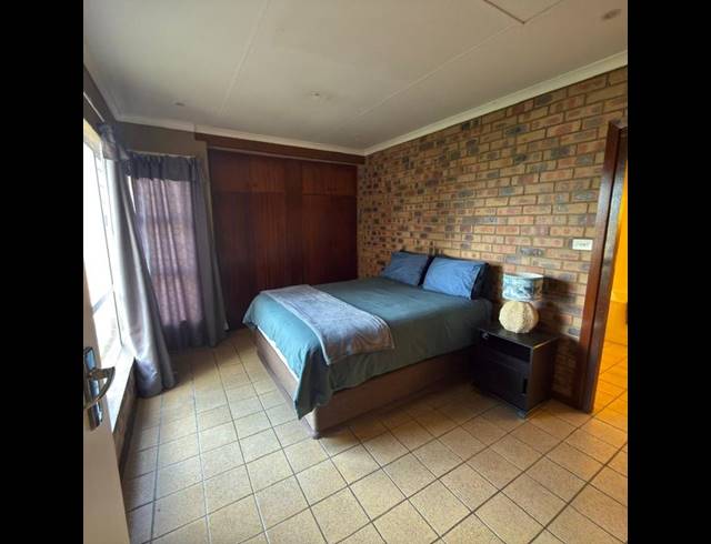 8 BEDROOM HOUSE FOR SALE IN DOC WILSON POINT